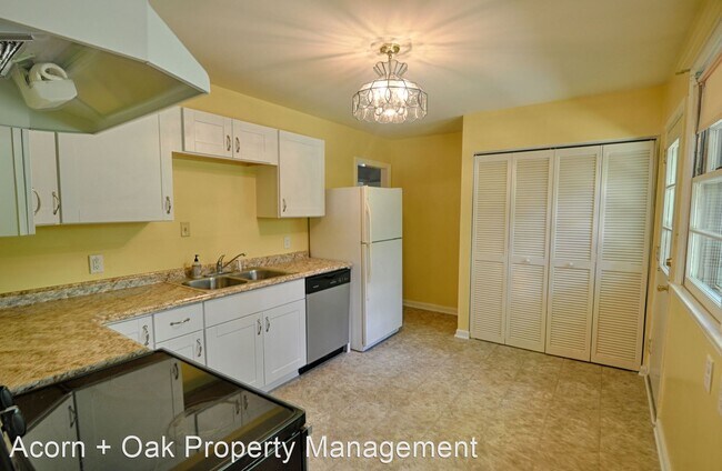 Building Photo - 3 br, 1.5 bath House - 406 Hickory