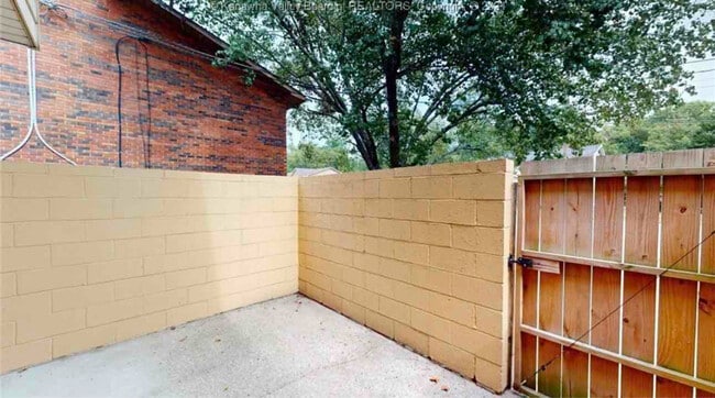 Building Photo - 108 Garden Ln