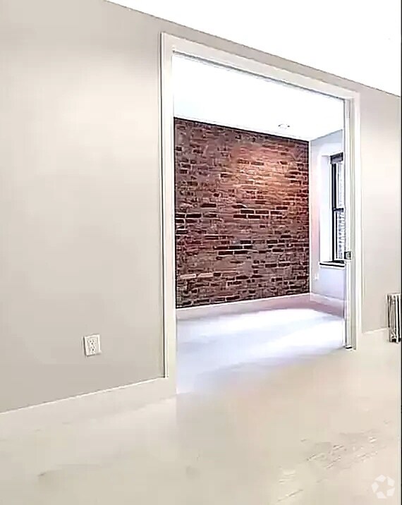 Building Photo - Crisopher Street 1 bedroom with Private Ga...