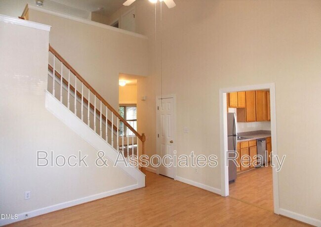 Foto del edificio - 2701 Sterling Park Dr