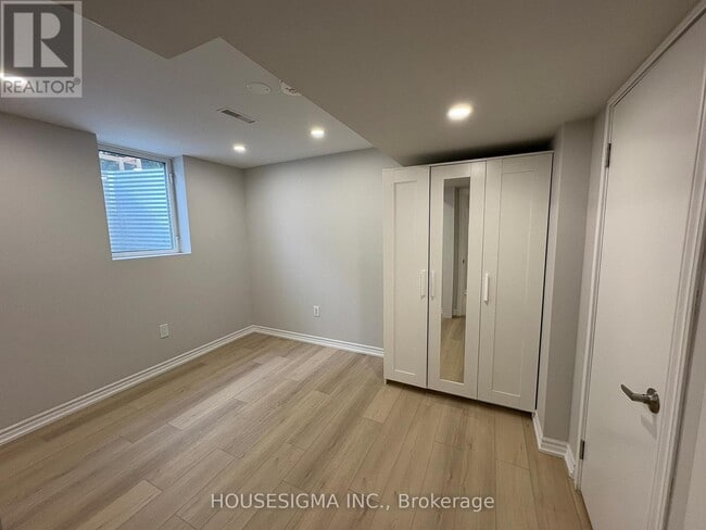 Photo du bâtiment - 526 Cobblehill Dr