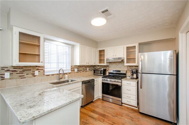 Foto del edificio - 1066 Wedgewood Ln