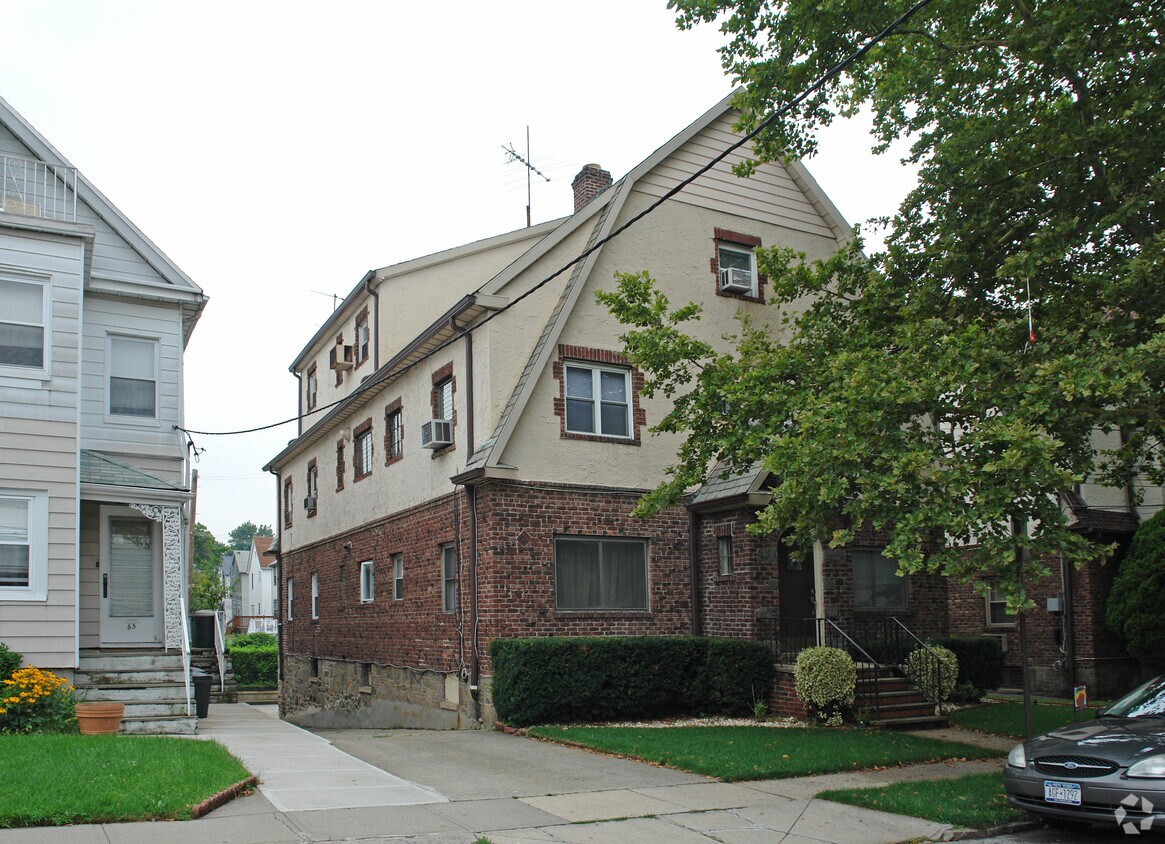 Foto principal - 61 Belmont Ave