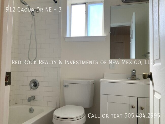 Building Photo - 912 Cagua Dr NE