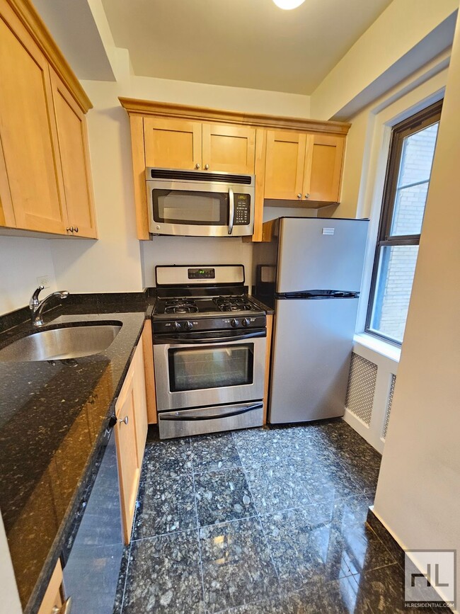 Building Photo - Studio Apartment in West Village | 2nd Flo...