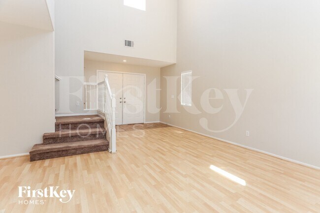 Foto del edificio - 718 Azure Banks Ave