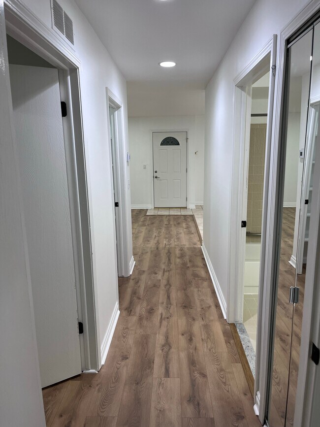 Foto del edificio - 16140 Clarkson Dr