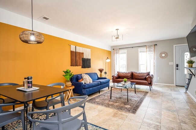 Foto del edificio - 1283 Sweet Pine Dr