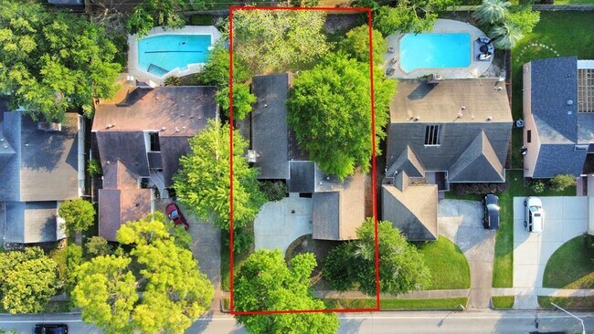 Foto del edificio - 11923 Briar Forest Dr