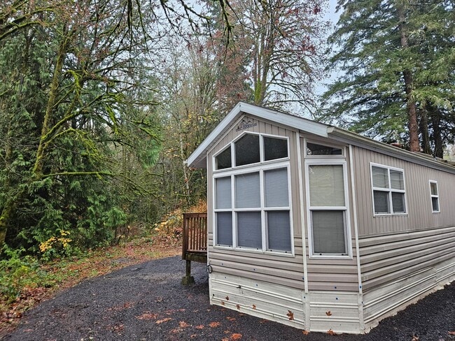 Building Photo - Fully Furnished Tiny house in the woods. All utilities included.