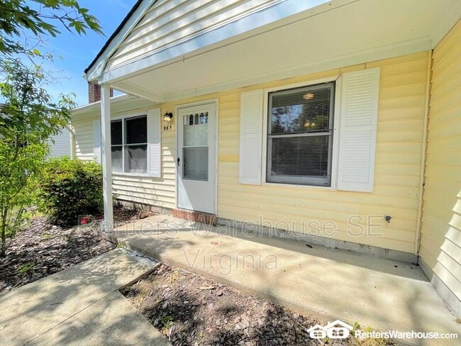 Building Photo - 965 Daniel Maloney Dr