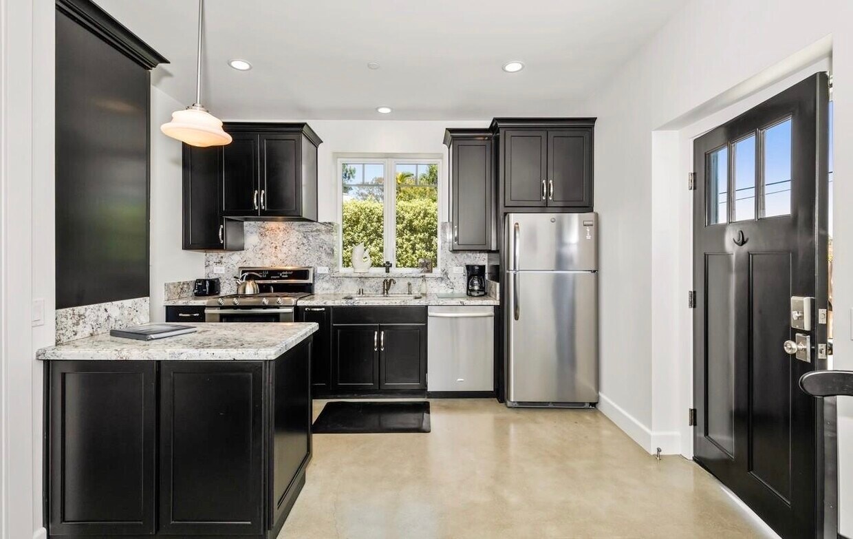 Primary Photo - 1255 San Dieguito Dr