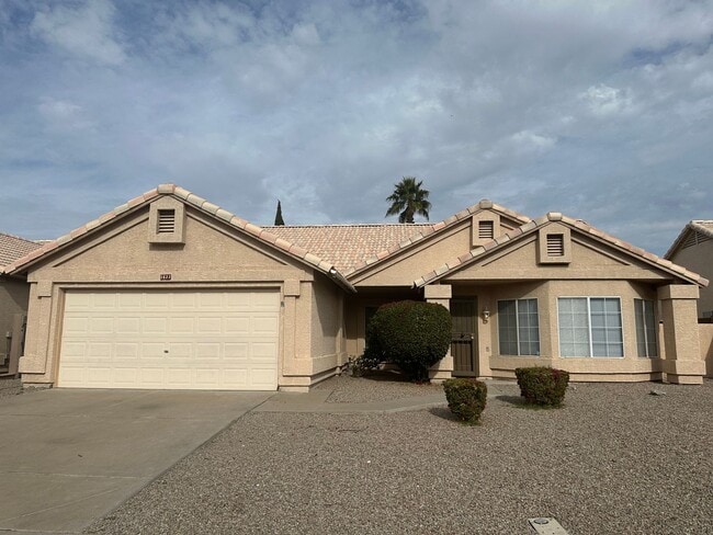 Building Photo - 3 BEDROOM HOME IN CHANDLER WITH FENCED POOL