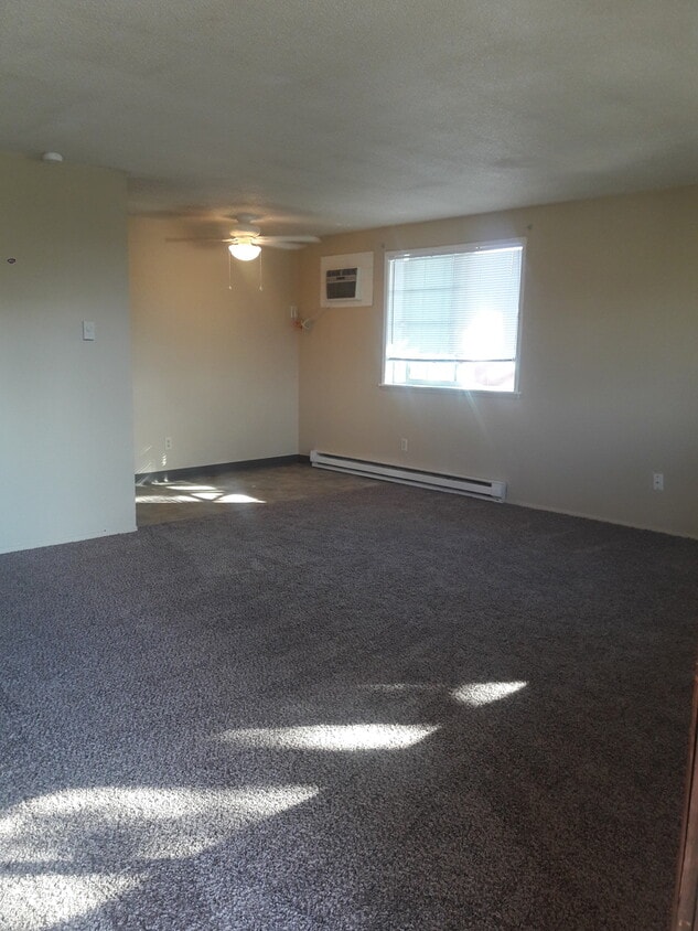 Primary Photo - Pasco 4-Plex Apartment Close to Schools & ...