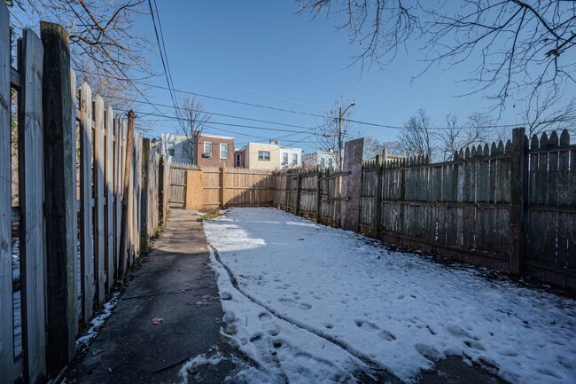 Foto del edificio - 2 bedroom one bath townhouse in Wilmington