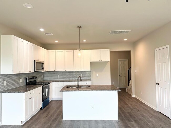 Building Photo - 5311 Groveton St