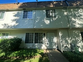 Building Photo - 8879 Salmon Falls Dr