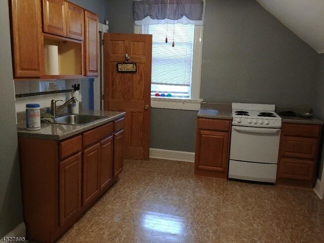 Building Photo - 47 Orchard St