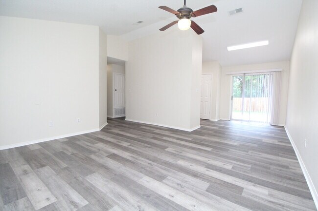 Building Photo - 3BR/2BA Home Near UWF with High Ceilings, Large Backyard Deck & Fully Fenced Yard