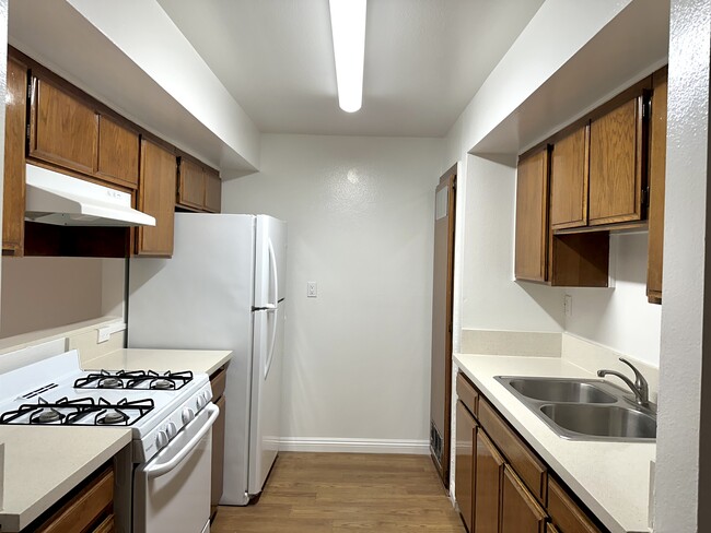 Foto del edificio - 634 N Alexandria Ave