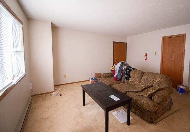 Foto del edificio - Upstairs condo with garage space in great NW location!