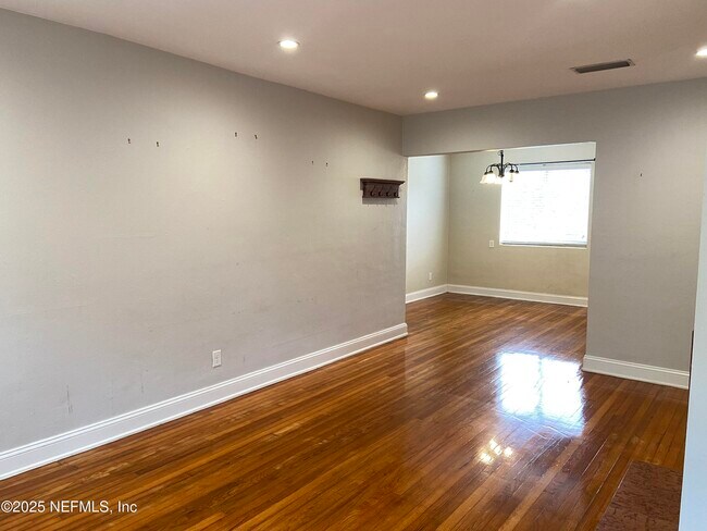 Foto del edificio - 2159 Riverside Ave