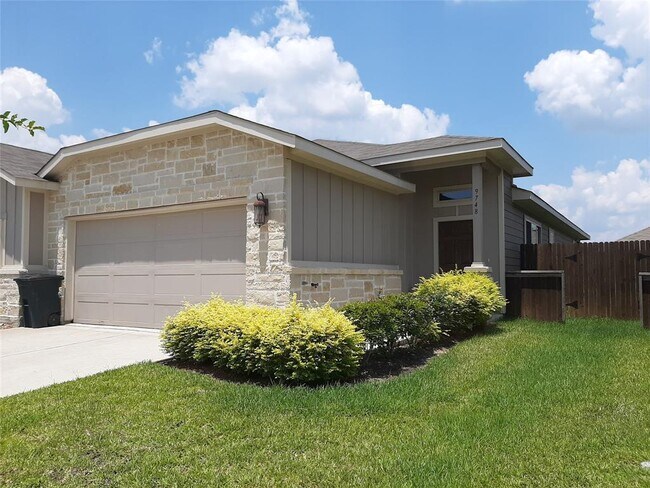 Building Photo - 9748 Grosbeak Ln