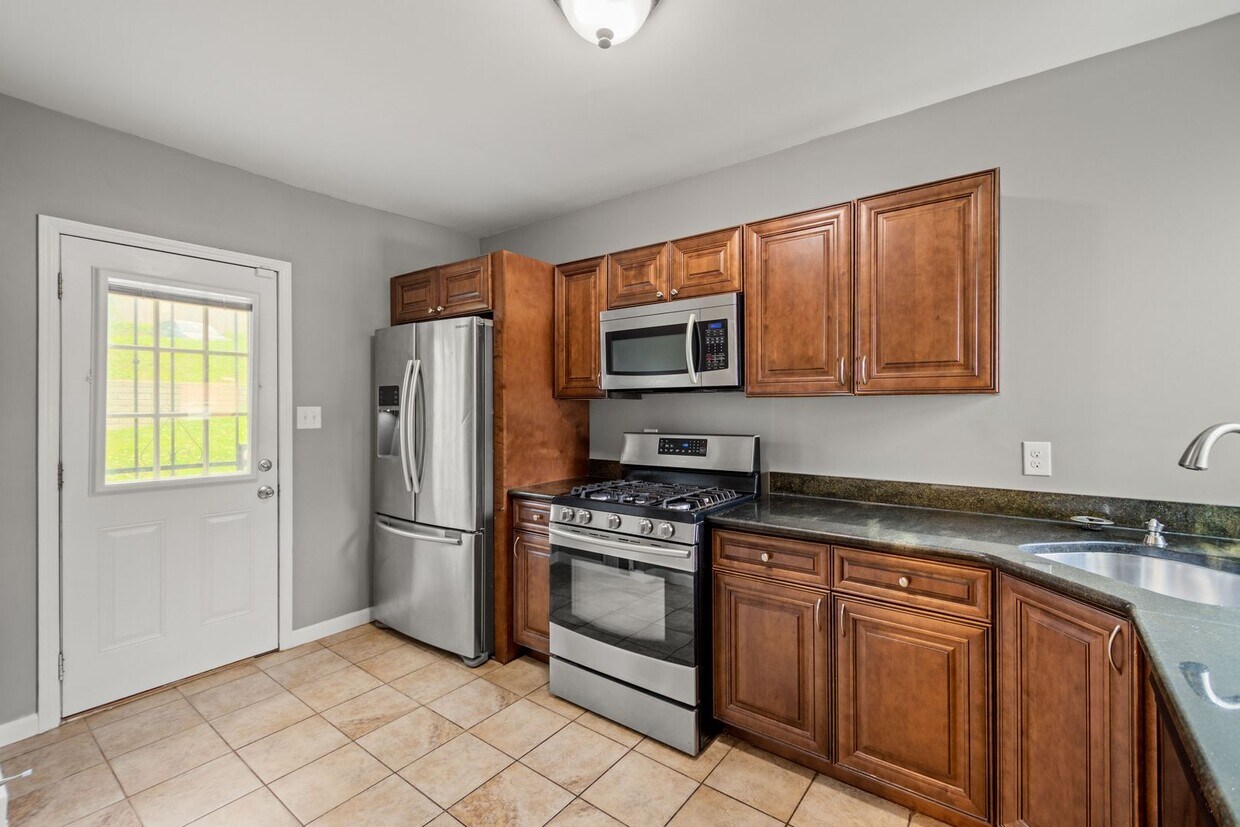 Primary Photo - APPLY NOW! Charming two-bedroom home in Ca...
