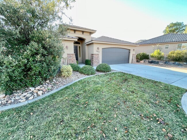 Building Photo - Pet Friendly Home in Green Valley
