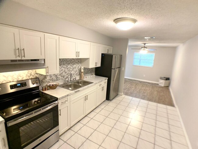 Orleans Kitchen - Orleans Apartments