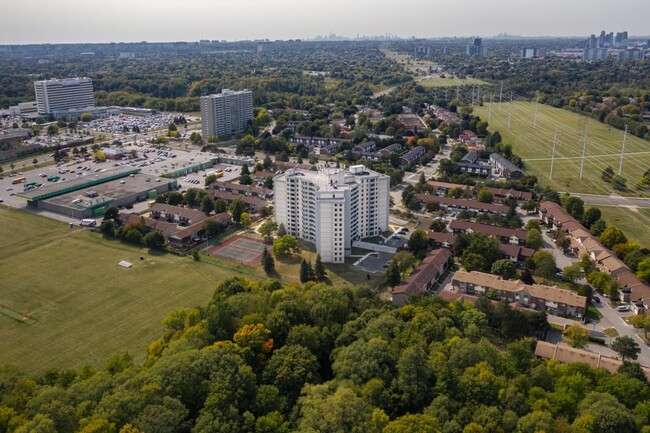 Photo du bâtiment - Livonia Apartments