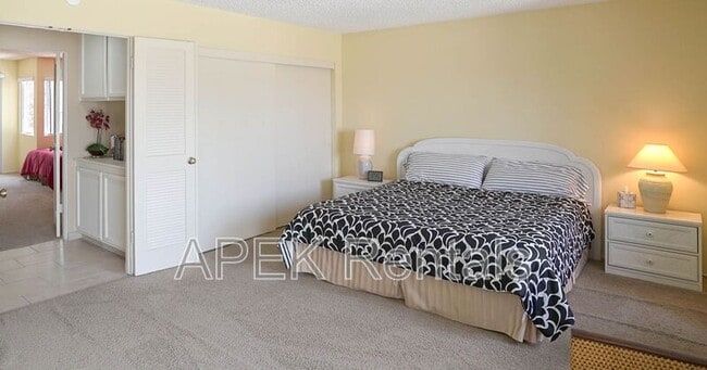 Building Photo - 211 Canyon Cir N