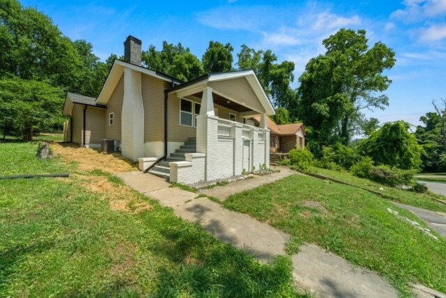 Primary Photo - 3115 Woodbine Ave