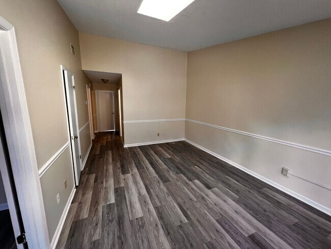 Building Photo - 2 br, 1 bath House - 737 Sharon Street