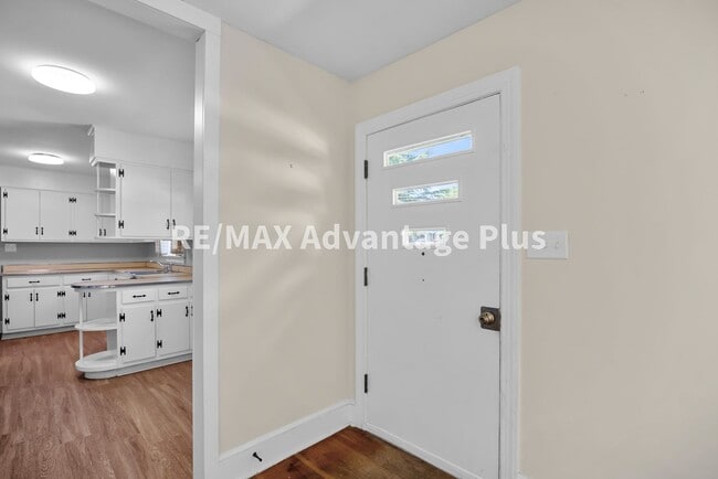 Building Photo - 1508 Noblin Dr
