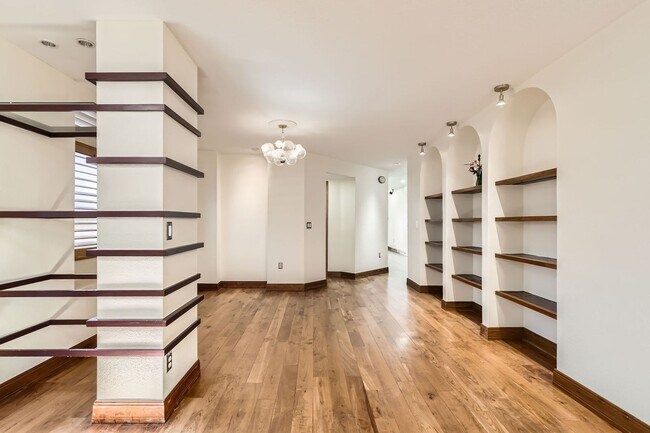 Building Photo - Spacious 4BR Townhome in Denver