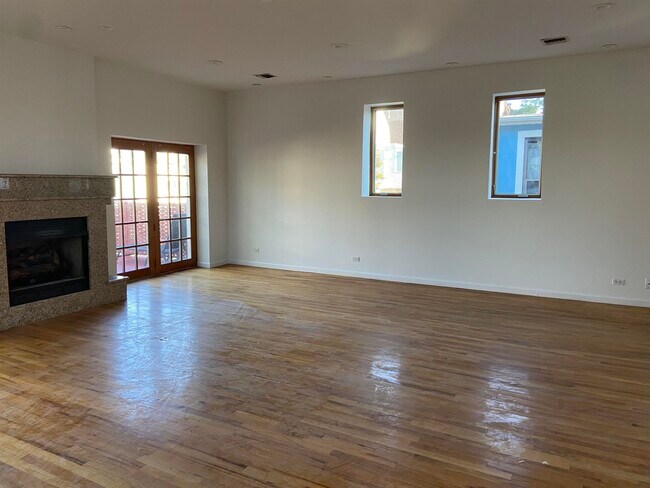 Foto del edificio - 4523 Harrison Pl