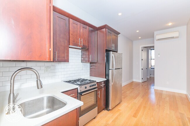 Building Photo - 273 Driggs Ave