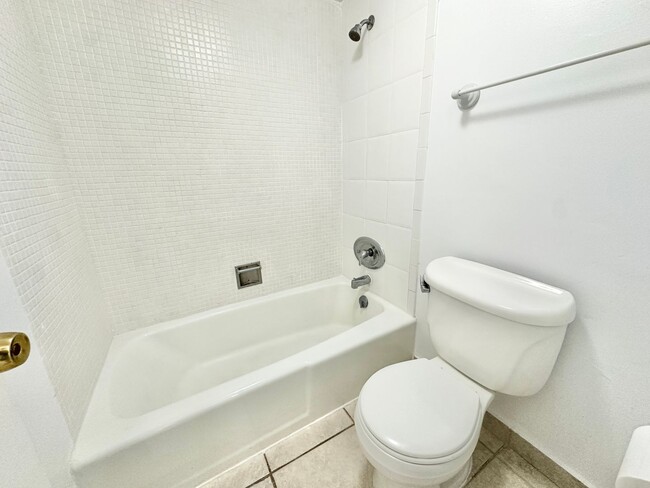 Foto del edificio - Amazing location: Close to Lincoln & the b...