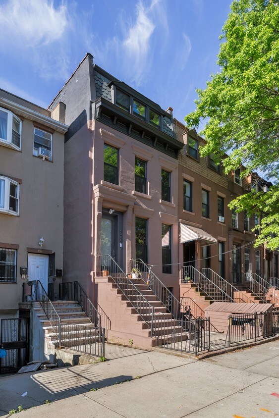 Foto del edificio - 454A Jefferson Ave