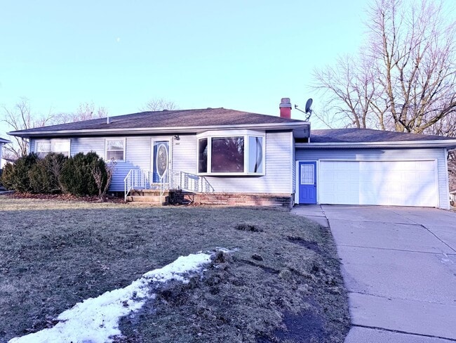 Building Photo - 3-Bed House in Waterloo