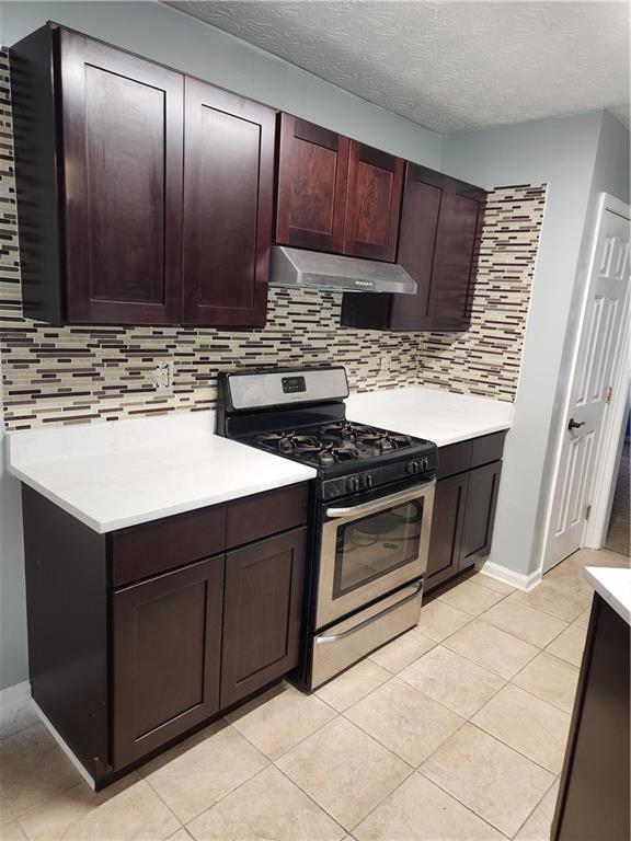Foto del edificio - 7660 Pond View Ln