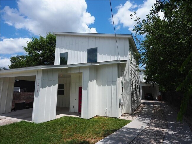 Foto del edificio - 6913 Providence Ave