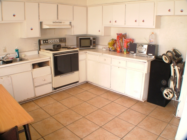 Kitchen - Cypress Point Apartments