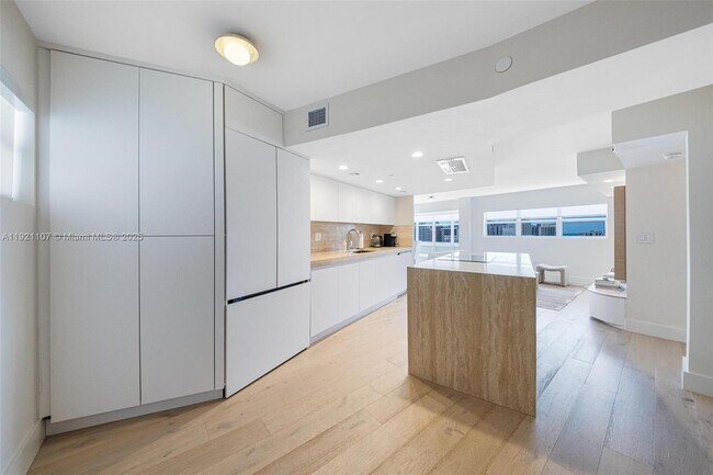 Foto del edificio - 1881 Washington Ave