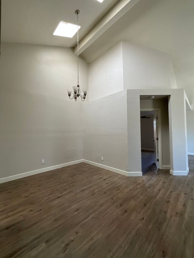 Building Photo - Siri Thorne 4-Plex