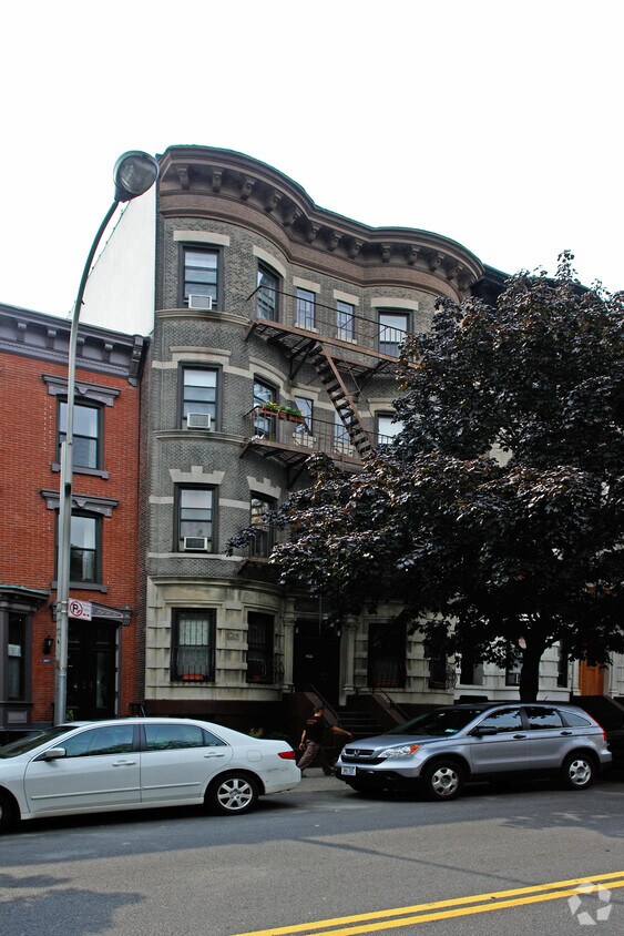 Primary Photo - 399 6th Ave