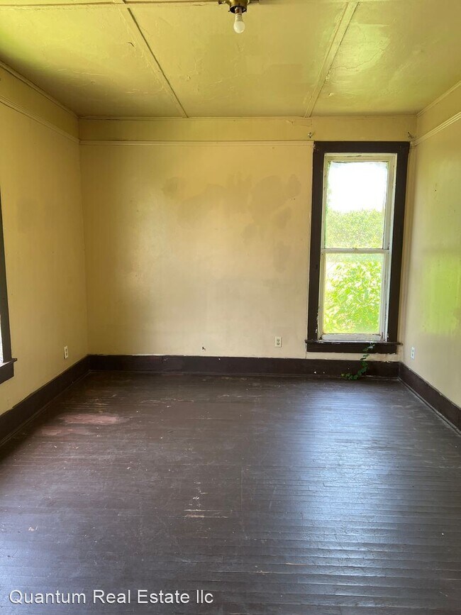 Building Photo - 2 br, 1 bath House - 415 N. N STREET