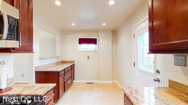 Foto del edificio - 3 br, 2 bath House - 5208 Banks Place NE