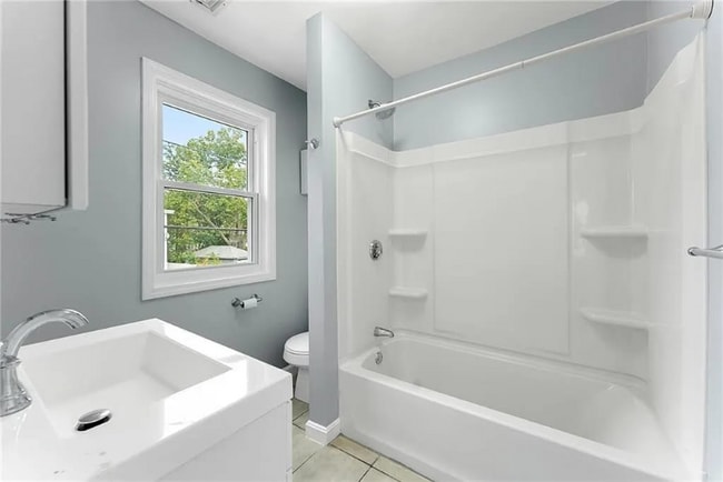 Building Photo - 163 Robinson Ave